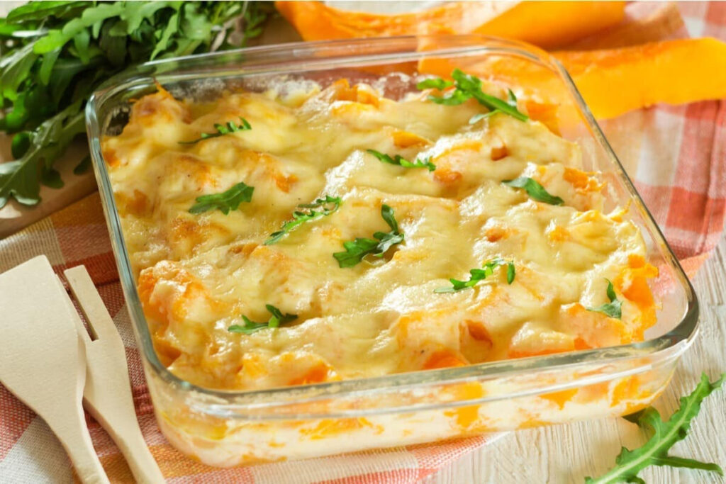 Тыквенная запеканка с рикоттой, молоком и сыром